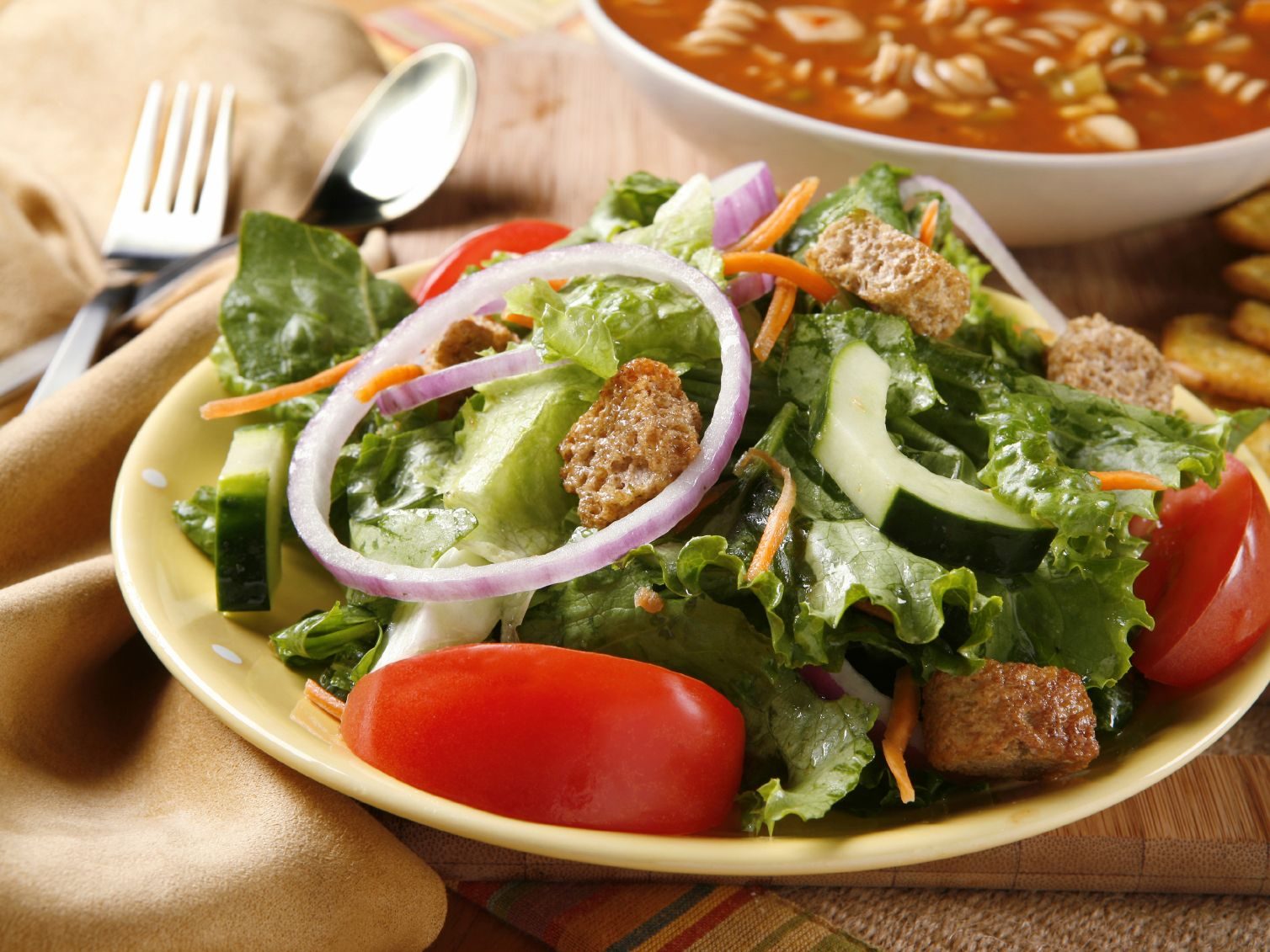 Salade composée et soupe maison